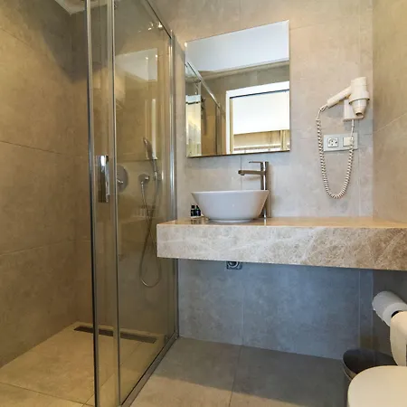 Ξενοδοχείο Rooms365 *